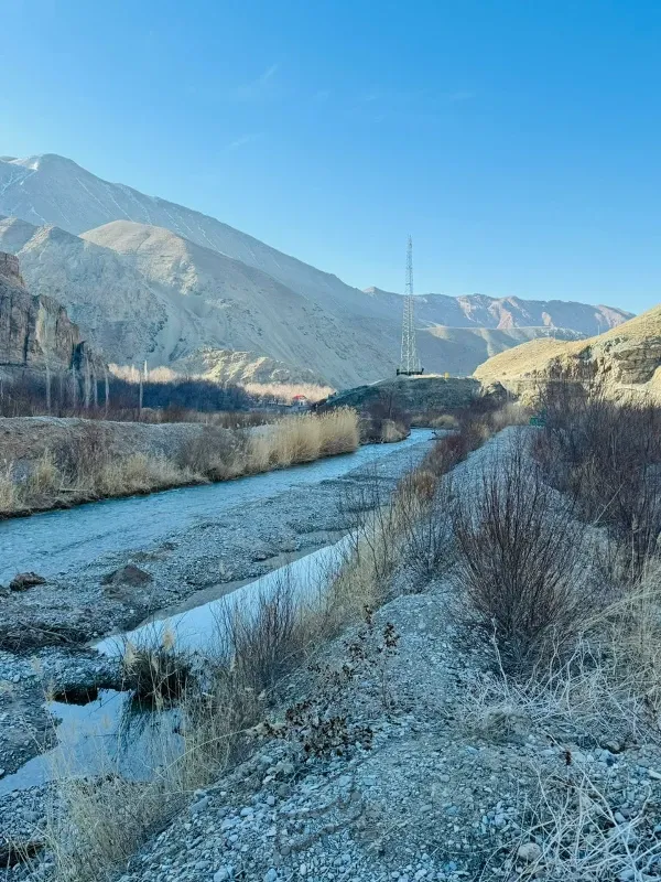 ۳۰۰۰متر زمین واقع در فیروزکو مشرف به رودخانه