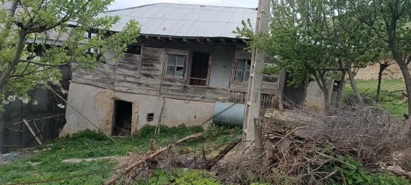 خانه قدیمی دوطبقه سه تا اتاق وایوان متراژ ۳۰۰متر | فروش مسکونی | خانه ویلایی | دیلمان | پست ملک