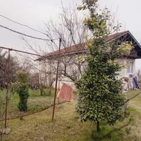 ۷۰۰ متر زمین با خانه در محیط روستایی آستانه